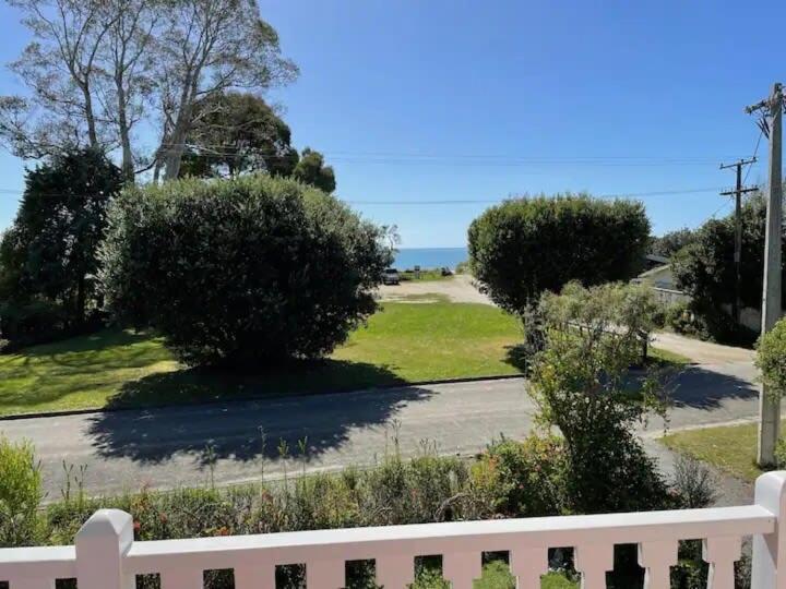 Coastal Charm In Patons Rock Villa Rangihaeata Dış mekan fotoğraf